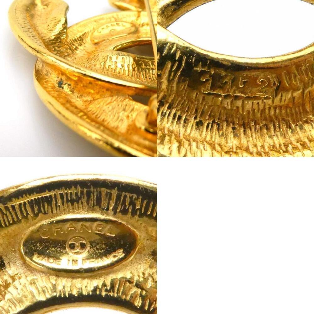 CHANEL Gold Logo Brooch - Picture 5 of 5